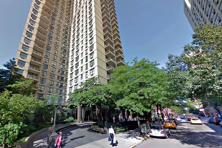 The Fairmont at the intersection of East 75th Street and 2nd Avenue (Image via Google)
