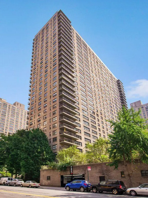 Lincoln Towers, 150 West End Avenue