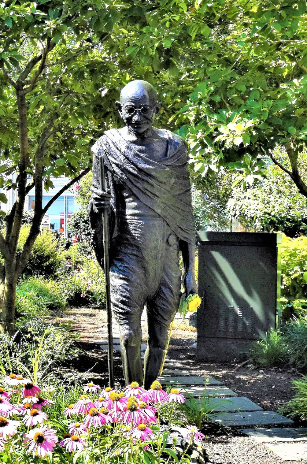 Gandhi-statue-01
