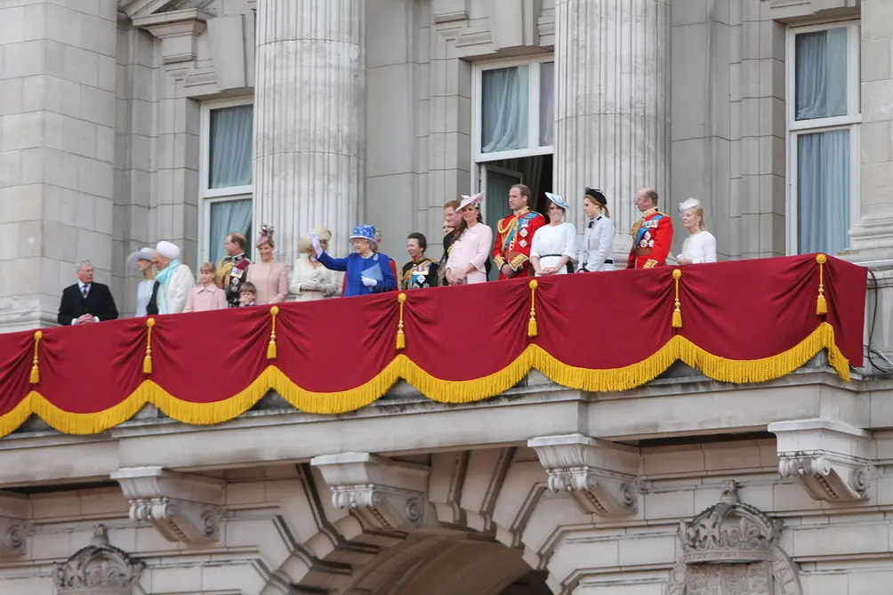 he royal family on the balcony of Buckingham Palace 