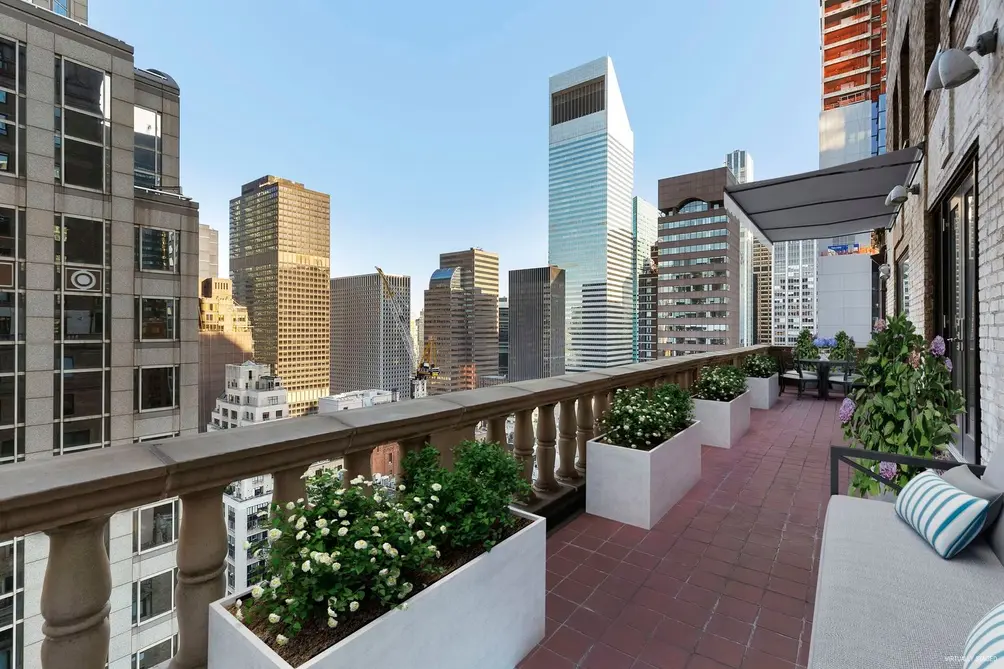Private balcony overlooking Midtown East
