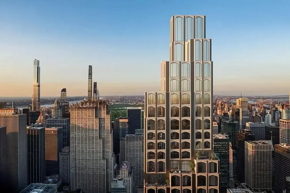 Crown of 520 Fifth Avenue with massive arched windows