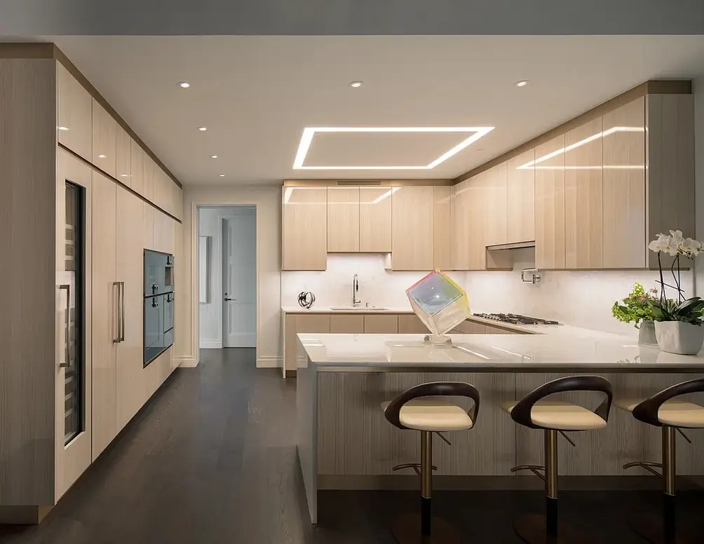Kitchen with center island and integrated appliances