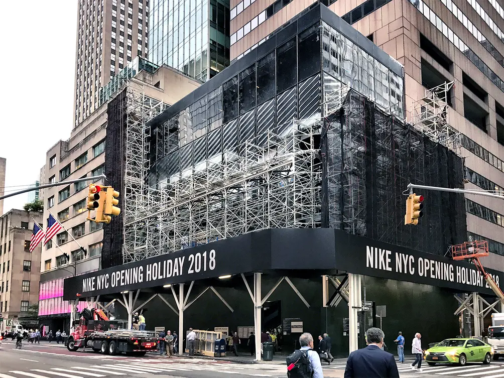 Nyc 5th avenue. Nike на 5 Авеню. Манхеттен 5 Авеню. Nike New York Japan.