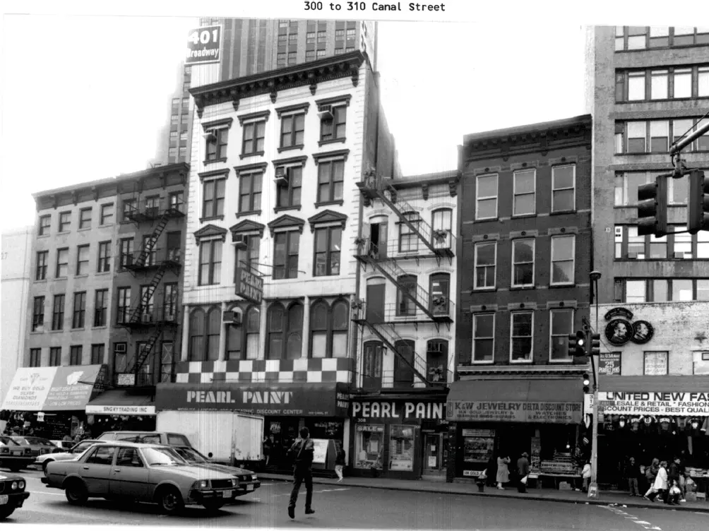 Canal Street shops and street traders, lower Manahattan, New York -  photographs and feature