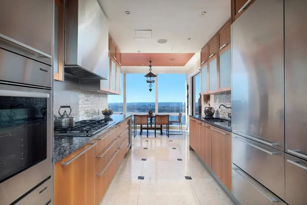 Eat-in kitchen with Hudson River views