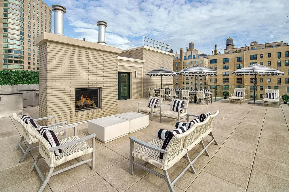 Private terrace with outdoor kitchen