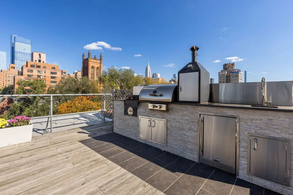 Rooftop terrace with outdoor kitchen