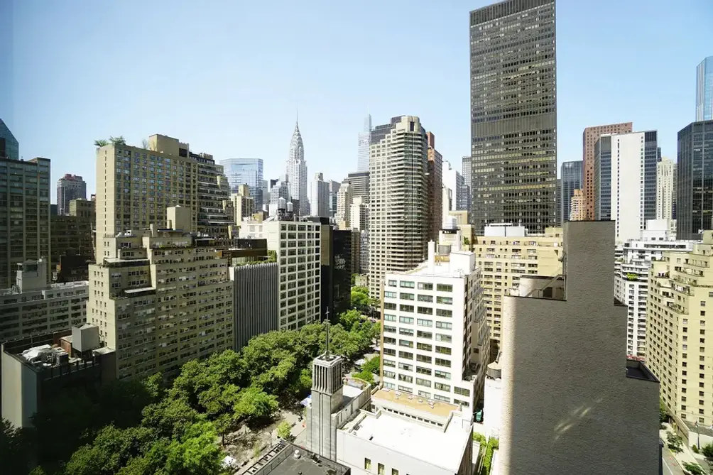 Views of the Manhattan skyline
