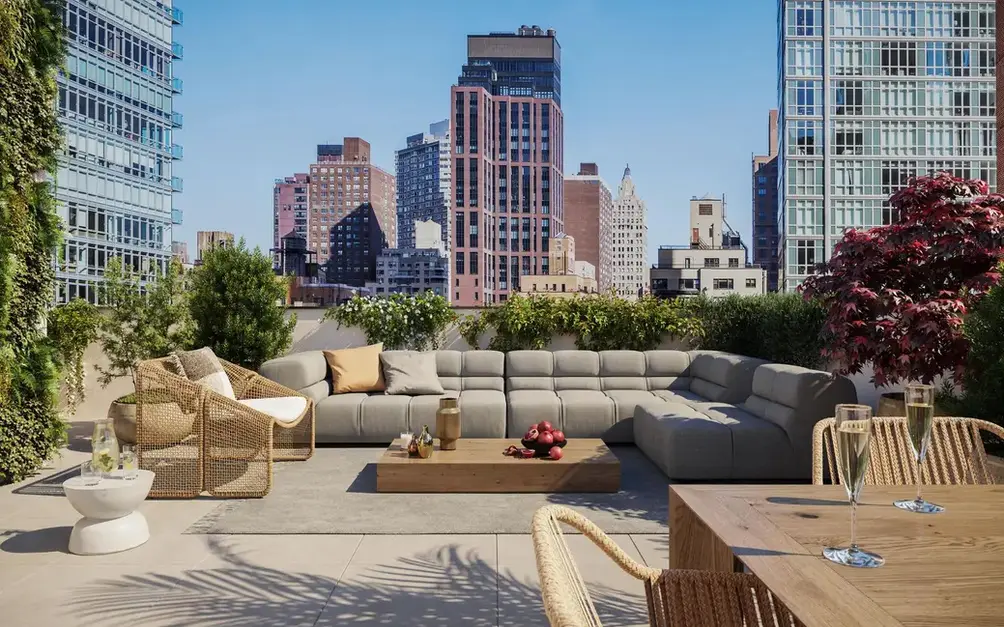 Roof deck with dining area