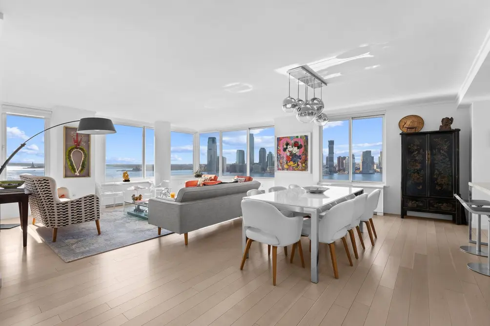 Corner living/dining room with Hudson River views