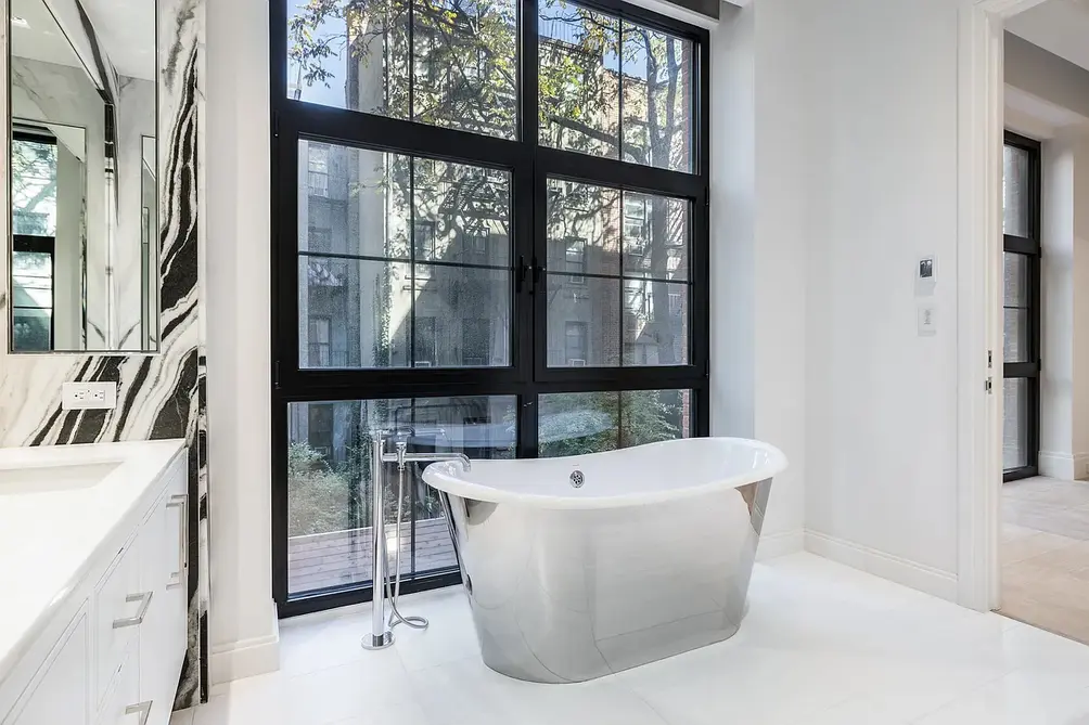 Upper-level primary bath with separate soaking tub