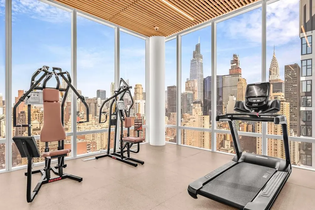 Fitness center with city views