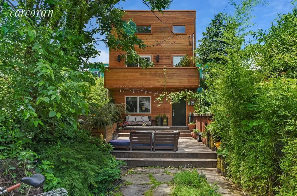 $2.5M Red Hook house has a Cali boho vibe???and an outdoor kitchen