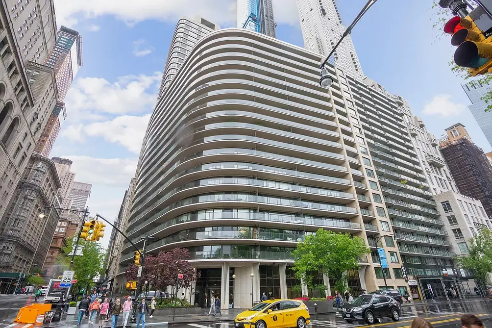 200 Central Park South, curved corner building