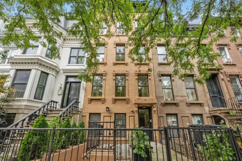 583 Putnam Avenue, Italianate brownstone