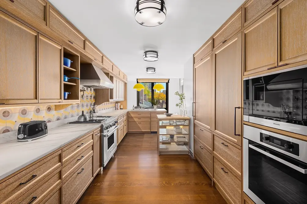 Windowed kitchen with integrated appliances