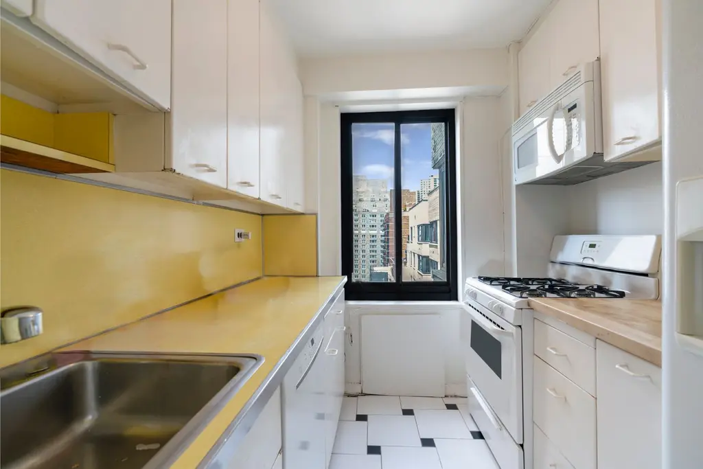 A Breath Of Fresh Air: NYC Apartments With Windowed Kitchens | CityRealty