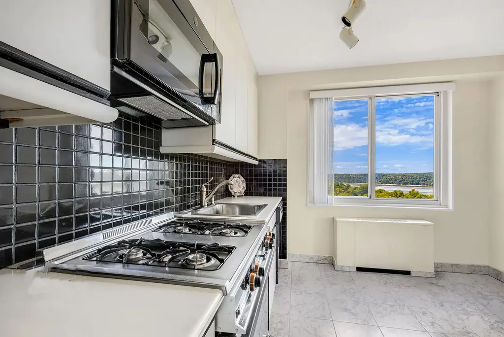 A Breath Of Fresh Air: NYC Apartments With Windowed Kitchens | CityRealty