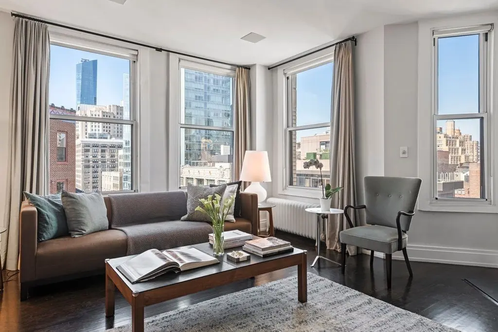 Rooms with a View: NYC Apartments Overlooking Quintessential Skyline ...