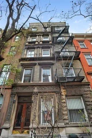 445 West 21st Street