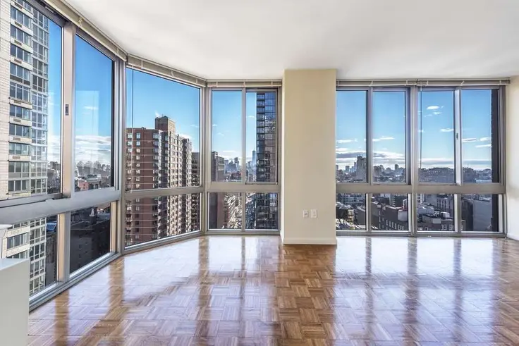 Chelsea Tower offers rentals with panoramic views in the heart of Manhattan. (Image via chelseatower.com)