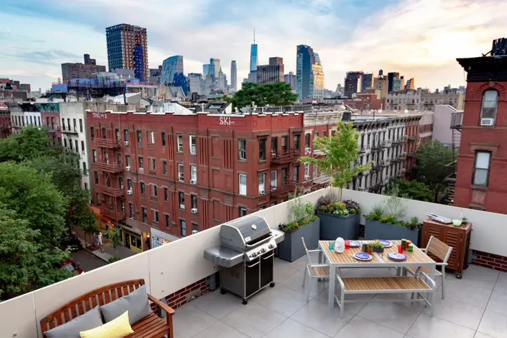 Roof deck with view over the Lower East Side from 32 Clinton Street, #PH (Compass)