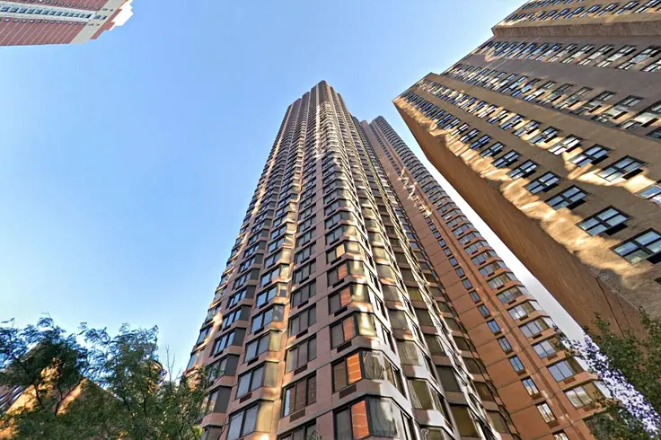 Paramount Tower at 240 East 39th Street in Murray Hill (Image: Google Maps)