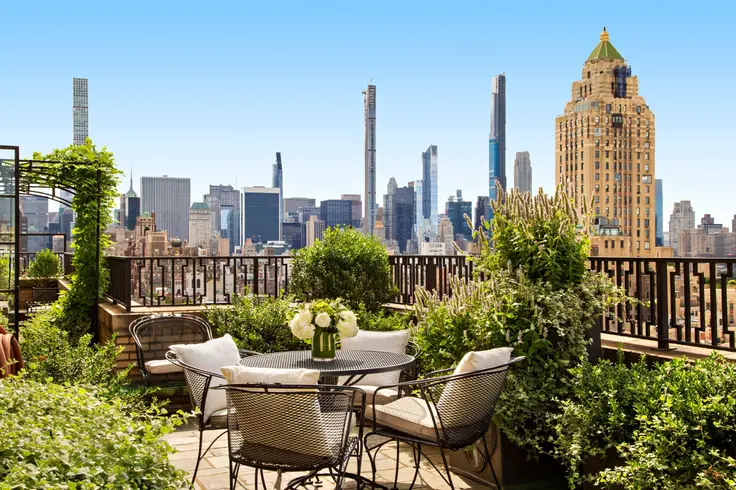 Penthouse terrace at 895 Park Avenue, the biggest co-op contract signing in June 2021