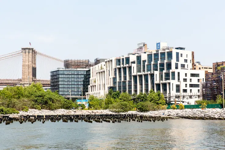 The recent new development condo Pierhouse which sits within Brooklyn Bridge Park (Photo credit: Mark Wickens)