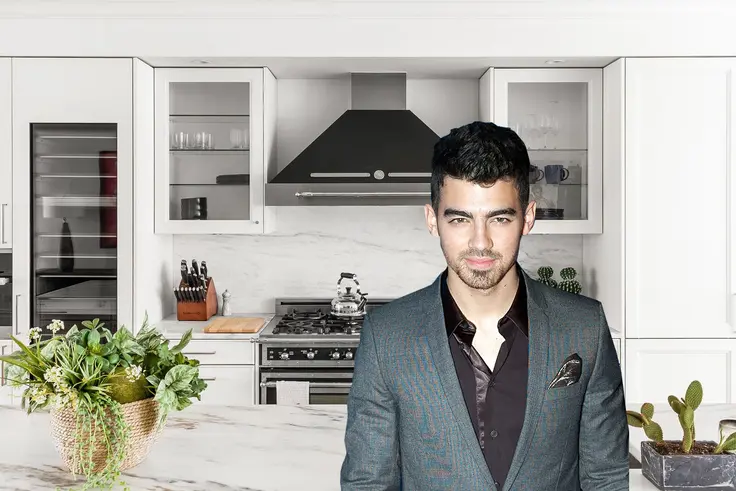 Joe Jonas and his energy-effficient condo listed at 199 Mott Street in NoLita  (By Anthony Citranohttp://www.zigzaglens.com - Joe Jonas, CC BY 2.0, https://commons.wikimedia.org/w/index.php?curid=18037682)