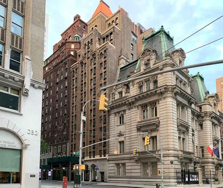 237 Madison Avenue in center (CItyRealty)