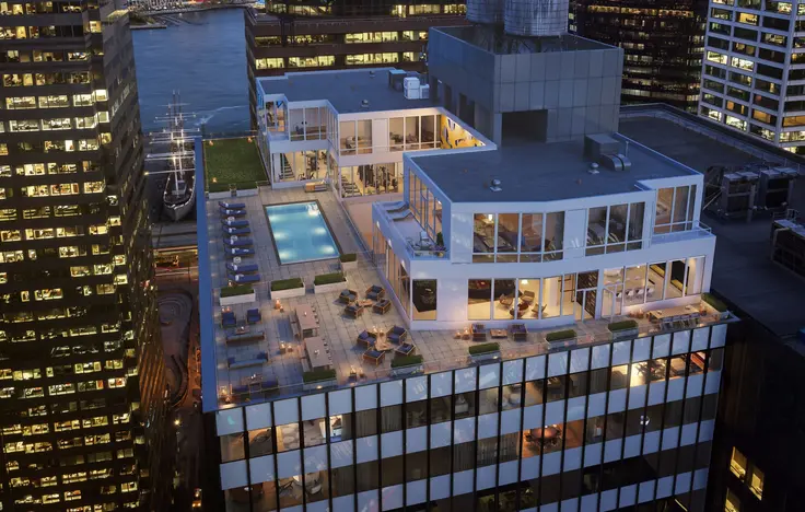 The building's 180 Club is a collection of amenities that includes a luxurious rooftop pool overlooking downtown. (Image via 180waterst.com)