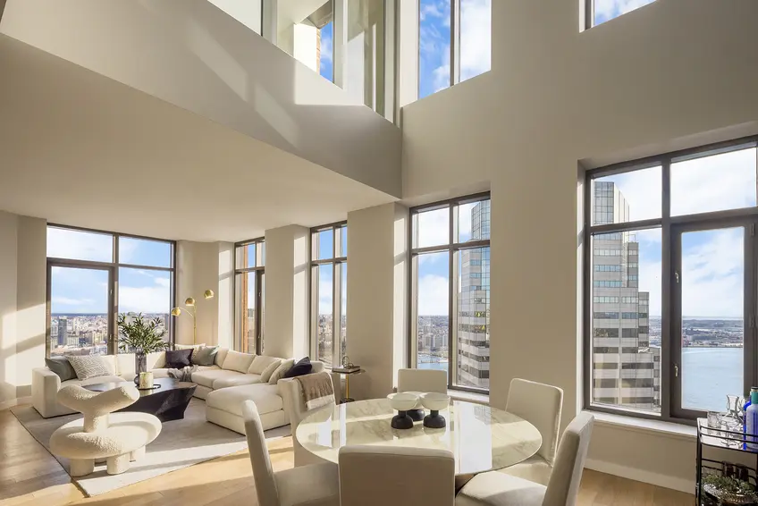 Duplex penthouse at 75 Wall Street's Platinum Collection (Credit: Evan Joseph)