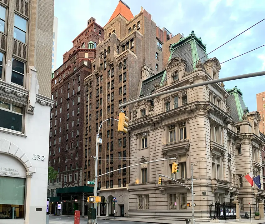 237 Madison Avenue in center (CItyRealty)