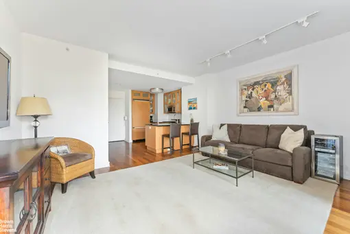 200 West End Avenue, #8J