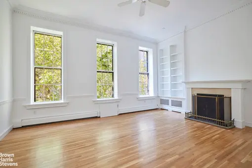 39 East 75th Street, #3W