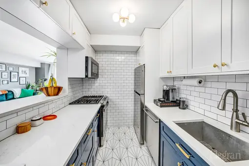 The Murray Hill Crescent, 225 East 36th Street, #18K