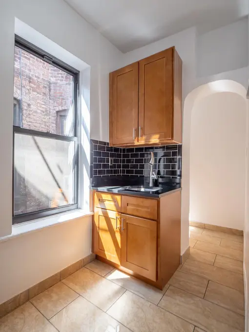 352 West 18th Street, #5B