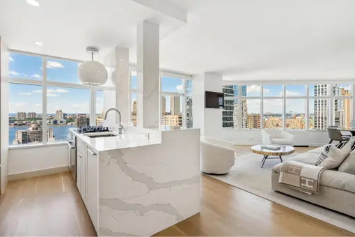 3 Lincoln Center, 160 West 66th Street, #29B