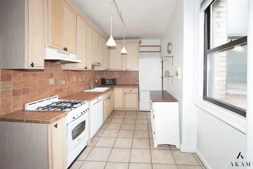 315 East 77th Street, #6C