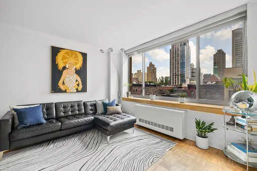 Wellington Tower, 350 East 82nd Street, #6T