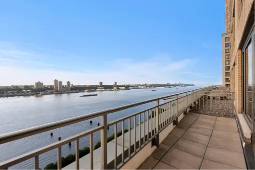 220 Riverside Boulevard, #21G