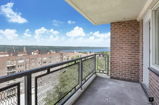 Hudson Towers, 3777 Independence Avenue, #11M