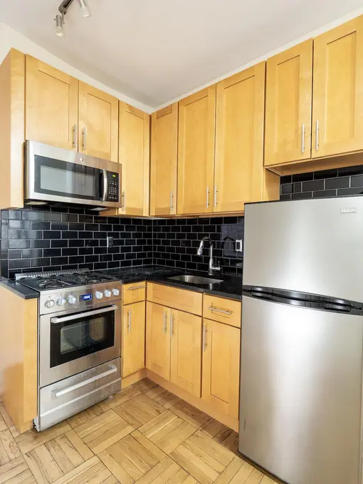 352 West 18th Street, #5C