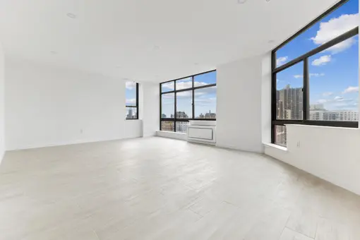 International Plaza, 303 East 43rd Street, #26A