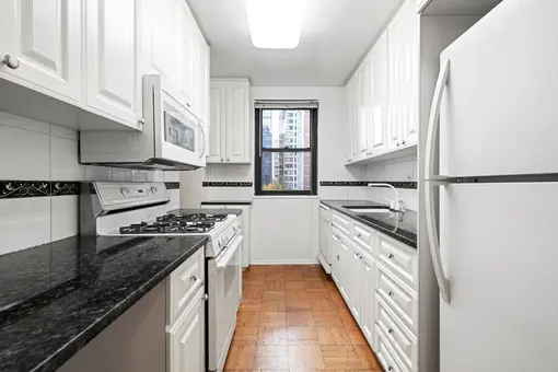 315 East 72nd Street, #7M