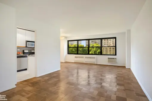 Lincoln Towers, 165 West End Avenue, #5B