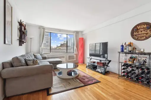 The East Side Townhouse, 250 East 31st Street, #6A