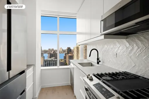 3 Lincoln Center, 160 West 66th Street, #24B